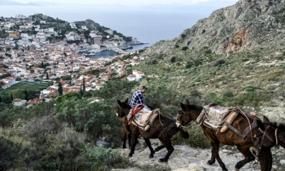 Εκεί που ο χρόνος σταματά: Το ελληνικό νησί που λέει «όχι» στα αυτοκίνητα